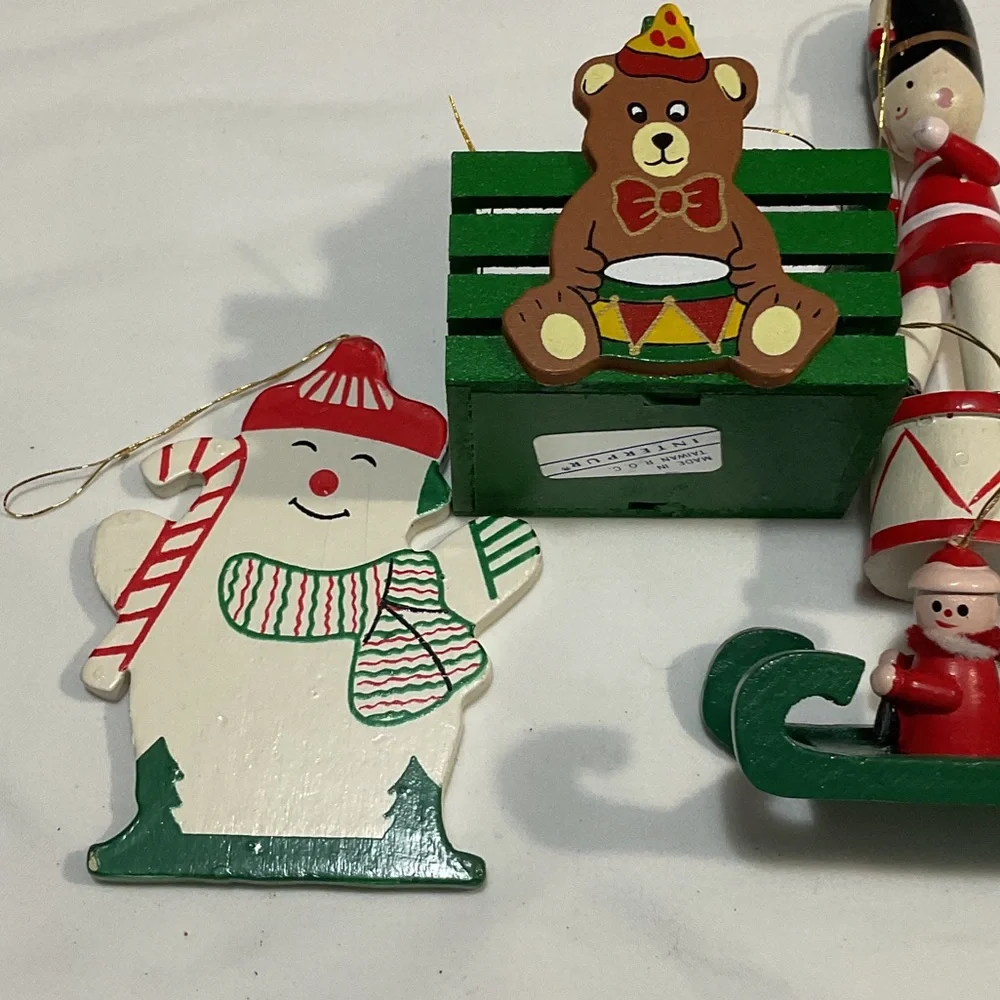 Wooden Christmas Kids Toy Set - Green and Red Holiday Figures